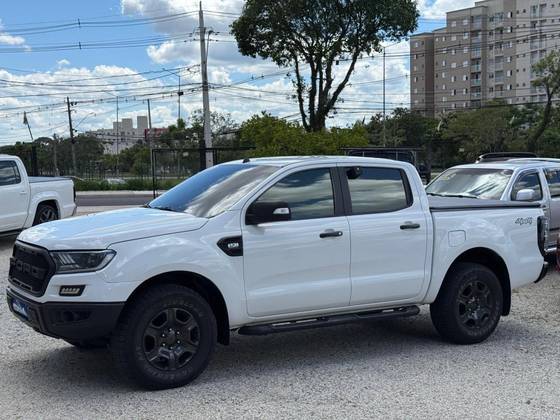 FORD RANGER 3.2 XLT 4X4 CD 20V DIESEL 4P AUTOMÁTICO FORD RANGER 3.2 XLT 4X4 CD 20V DIESEL 4P AUTOMÁTICO